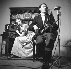 Séamus Ennis with Jean Ritchie, 1952 (NUI Galway: James Hardiman Library Archives: Ritchie-Pickow Collection)